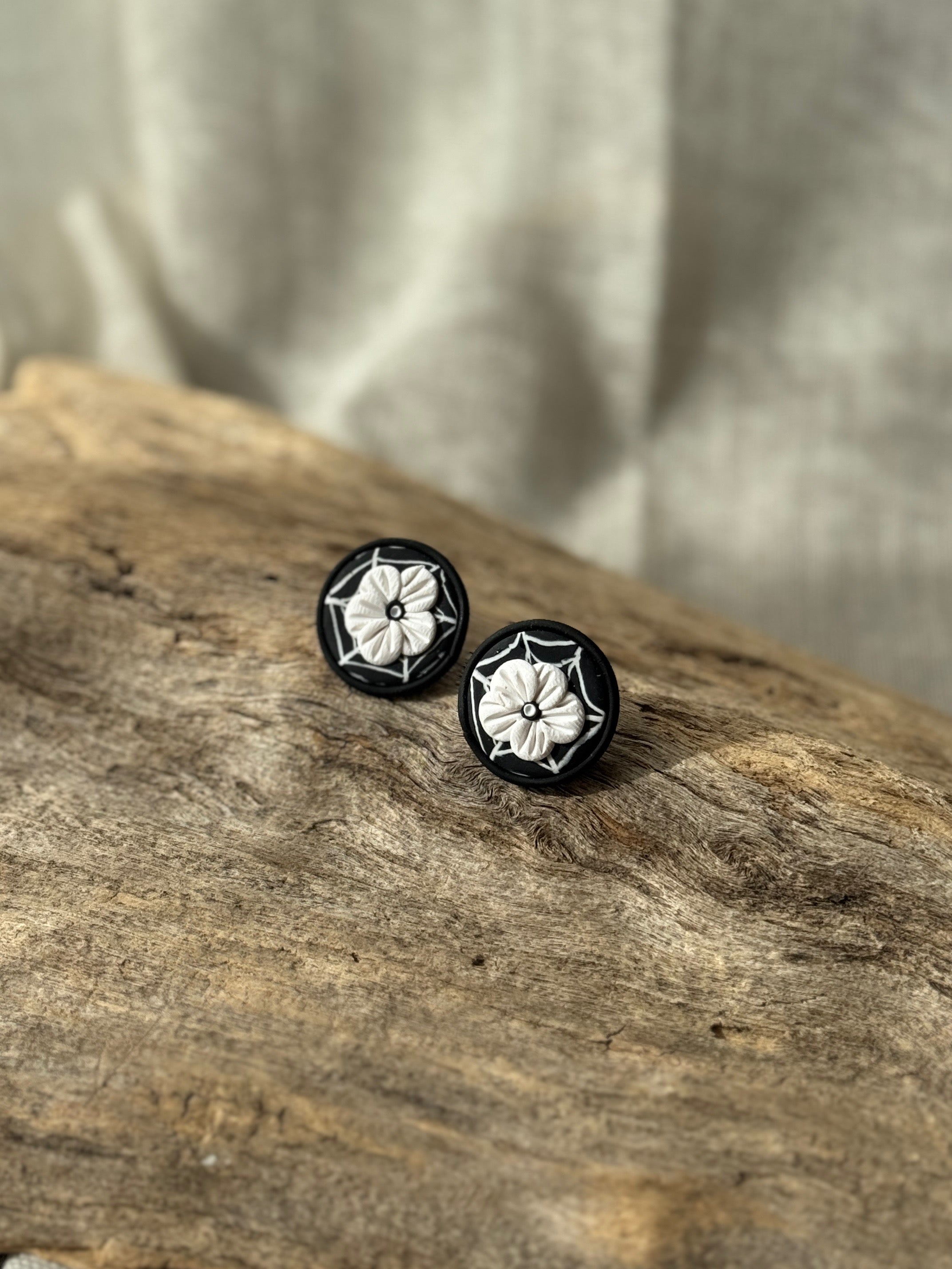 Spider Daisy Studs