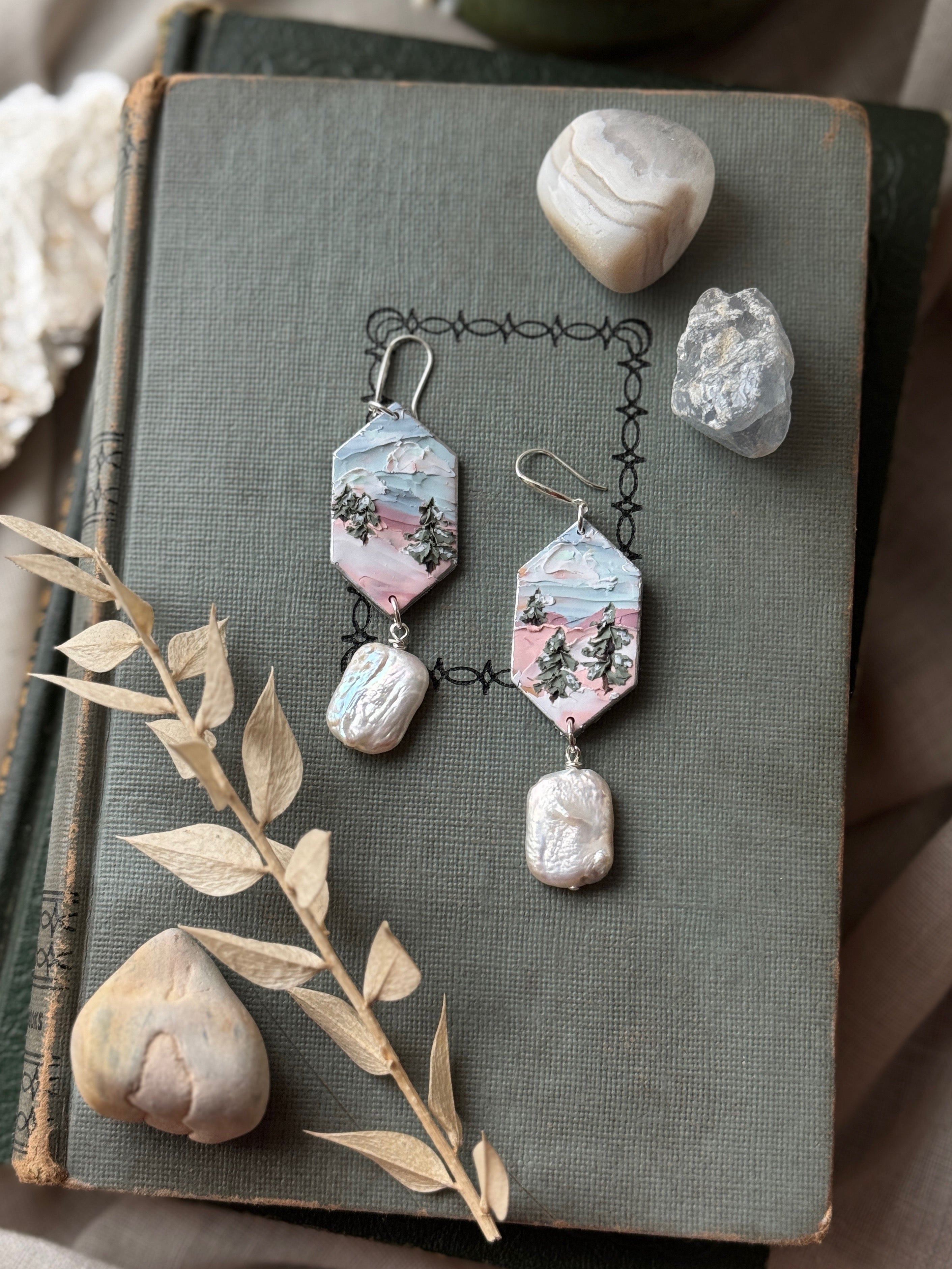 The Twinkling Twilight Dangle