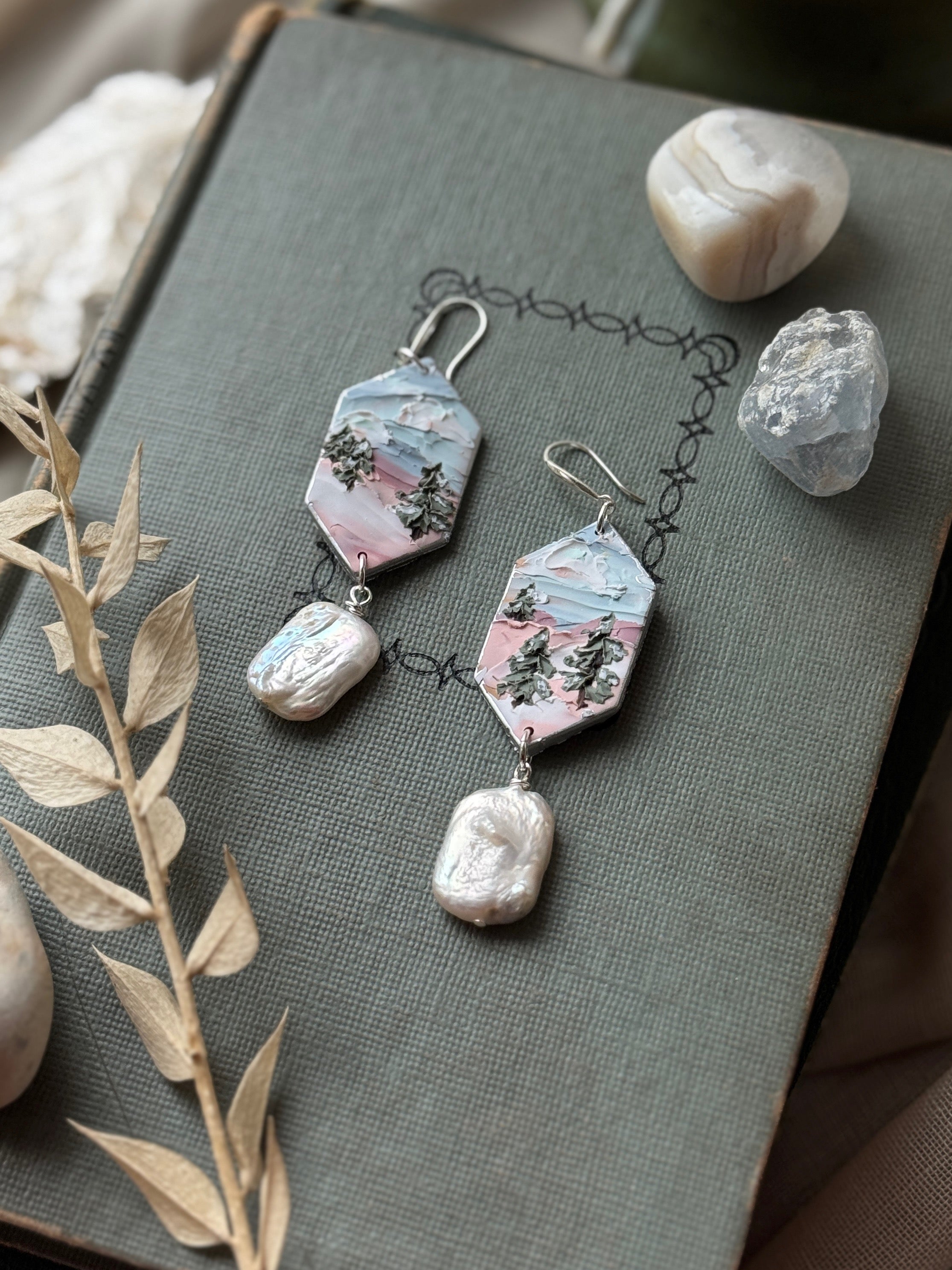 The Twinkling Twilight Dangle